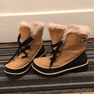 Like new SOREL boots! Size 7